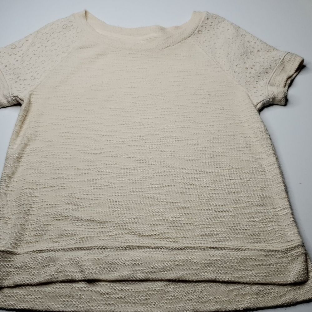 M LOU & GREY Cream TEXTURED + LACE CREW NECK SHORT SLEEVE TOP medium